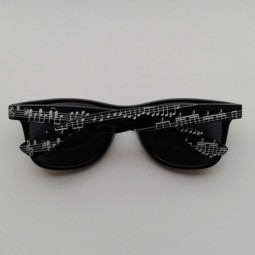 Zonnebril zwart notenbalken