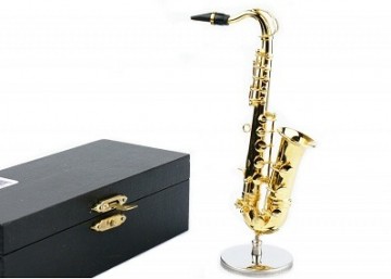 Beeldje miniatuur saxofoon