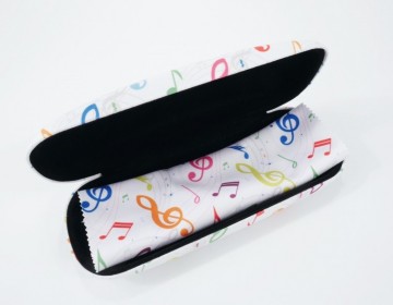 Brilkoker wit muziektekens gekleurd