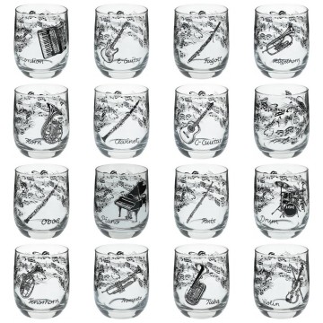 Drinkglas notenbalken golvend met instrument allemaal