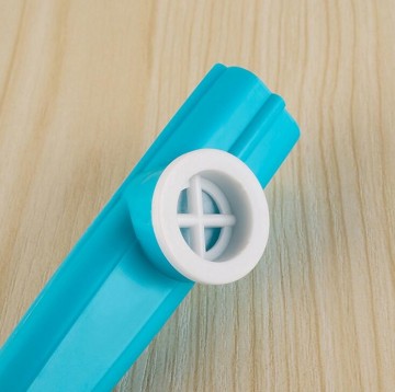 Kazoo plastic 2