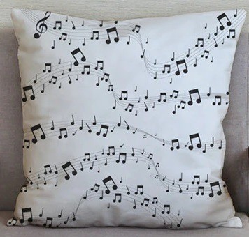 Kussenhoes wit met zwarte notenbalken met muzieknoten