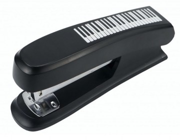 Nietmachine pianotoetsen