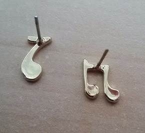 Oorbellen achtste  2 achtste noten achterkant