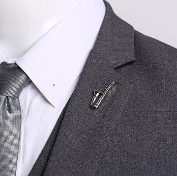 Pin saxofoon zilver op pak