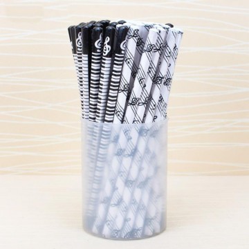 Potlood vioolsleutel met toetsen en notenbalk met viool en bassleutel 5