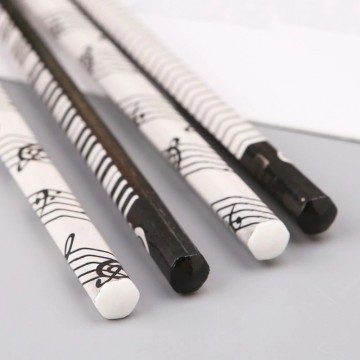 Potlood vioolsleutel met toetsen en notenbalk met viool en bassleutel 7