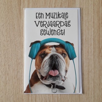 Verjaardagskaart een muzikale verjaardag gewenst hond met koptelefoon 1