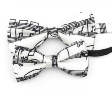 Vlinderstrik wit met zwarte notenbalken 2