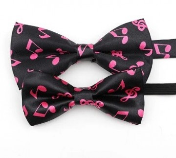 Vlinderstrik zwart met roze muziektekens groot en klein