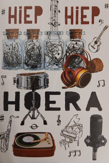 Wenskaart hiep hiep hoera muziekinstrumenten